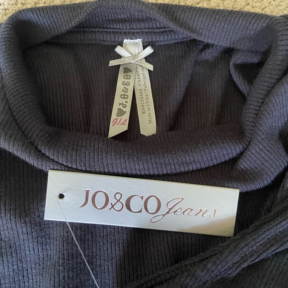 🔸 J.O & Co 🔸 dark gray turtleneck top - Picture 3 of 5